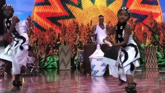 Abana bo mu itorero Uruyange berekana impano yabo