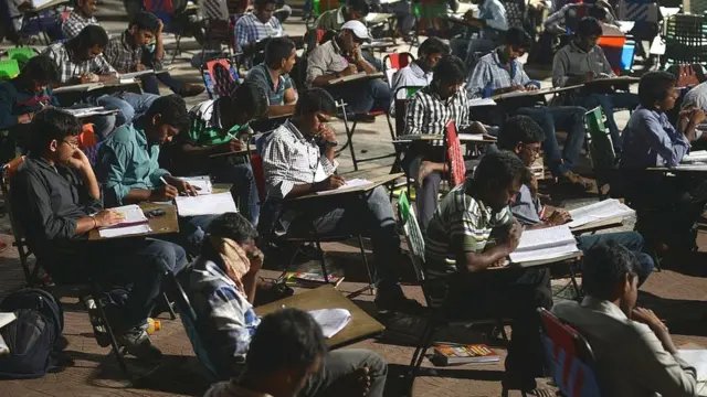 छात्र-छात्राएं