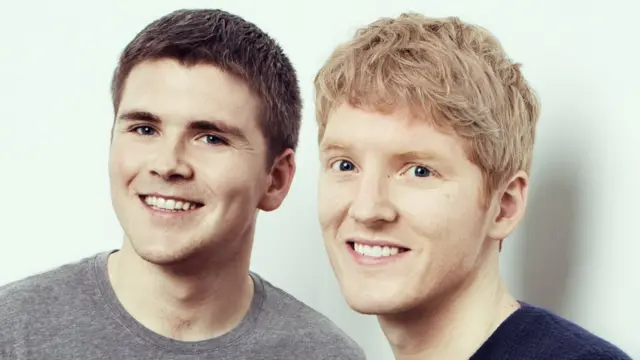 John Collison (solda) ve kardeşi Patrick Collison