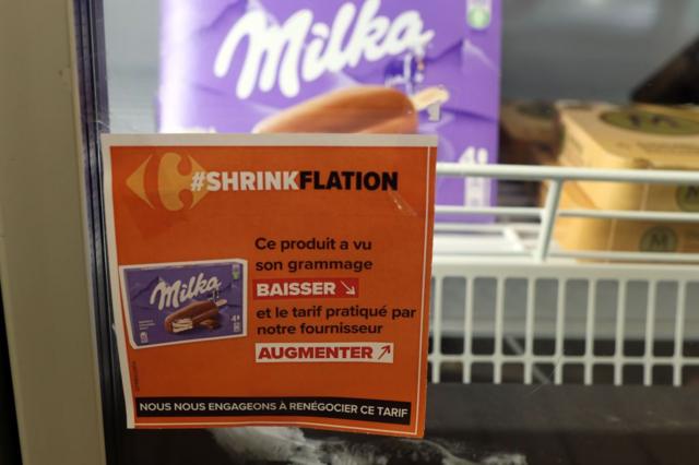 Na França, o supermercado francês Carrefour colocou sinalizações para alertar os clientes quando a embalagemsite da loterias caixa fora do arum produto diminui, mas seu preço não