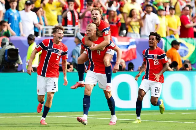 Jugadores noruegos celebrando