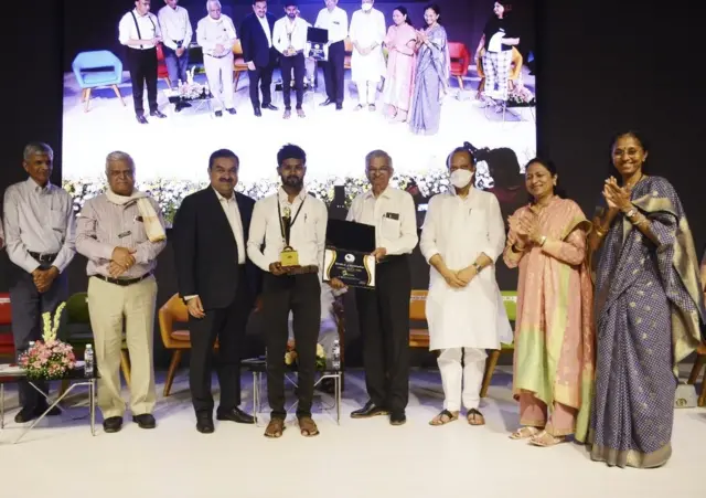 यशवंतराव चव्हाण सेंटरच्या वतीने दिल्या जाणाऱ्या 'शरद पवार फेलोशिप इन ॲग्रीकल्चर'च्या समर बॅच बुट कँम्पचा समारोप (2022). या कार्यक्रमाला राष्ट्रवादी काँग्रेसचे नेते अजित पवार, सुप्रिया सुळे यांच्यासह उद्योजक गाैतम अदाणी,प्रीती अदाणी, डॉ. अनिल काकोडकर, विवेक सावंत,राजेंद्रदादा पवार, सी.डी माई उपस्थित होते. 