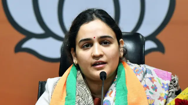 प्रतीक यादव की पत्नी अपर्णा यादव 2022 में भारतीय जनता पार्टी (बीजेपी) में शामिल हो गई थीं
