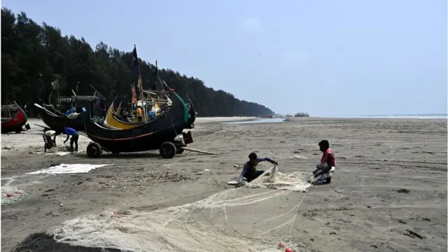 ২০শে মে থেকে মাছ ধরা বন্ধ।