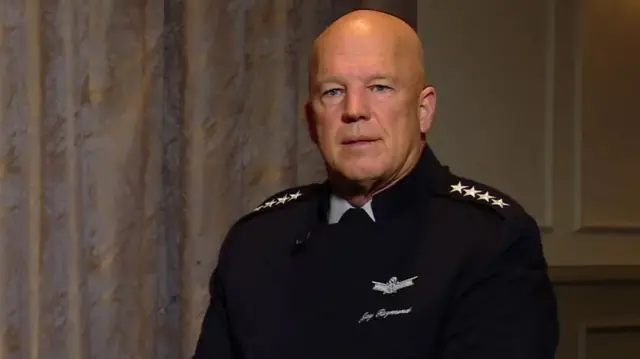 Satellites dans l'espace.