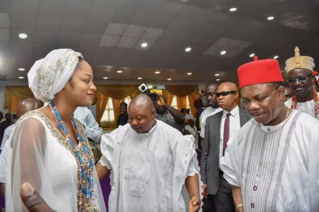 Yeyeluwa Naomi Ogunwusi àti Gómìnà Willie Obiano