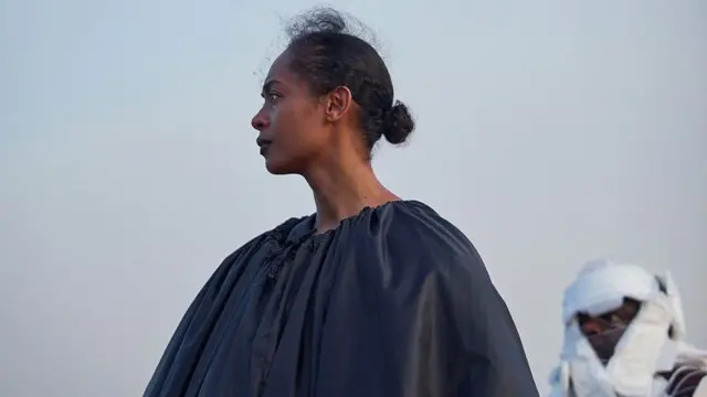 Cena do filme 'Sobre Tornar-se uma Galinha-d'Angola'