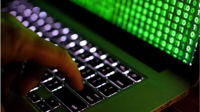 শিশুদের জন্য ইন্টারনেটের ব্যবহার নিরাপদ করে তুলতে সচেতন হওয়ার পরামর্শ দিয়েছেন বিশেষজ্ঞরা।