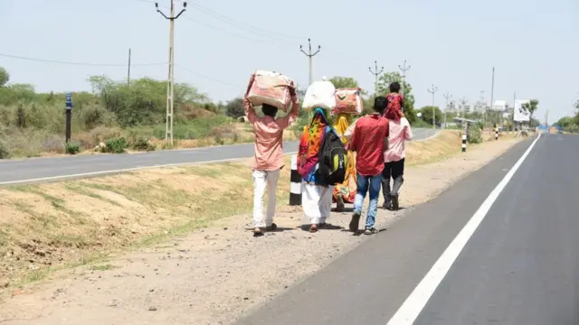 પગપાળા હિજરતની કહાણી