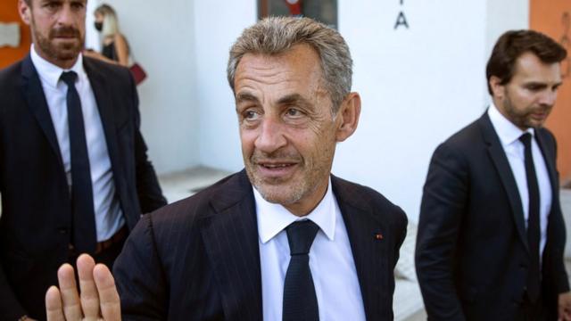 仏サルコジ元大統領、再び実刑判決 大統領選で上限超える支出 - BBC 