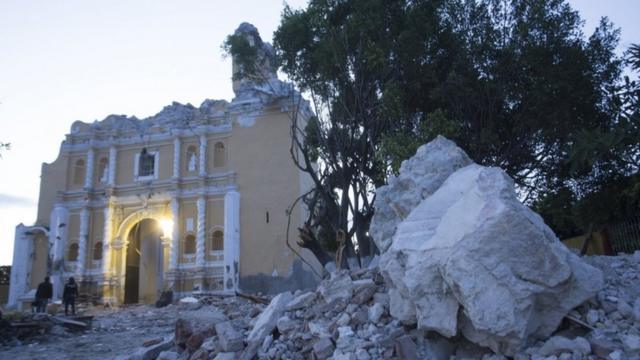 Iglesia de Atzala destruida por el terremoto.