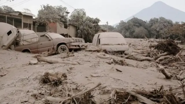 எரிமலை வெடிப்பு: வரைபடத்திலிருந்து துடைத்தெறியப்பட்ட கிராமம்