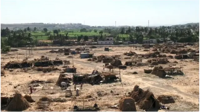 వలస కూలీల గుడిసెలు