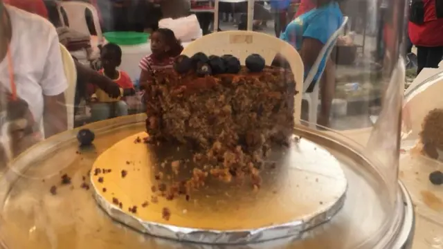 Cake dey for inside cake