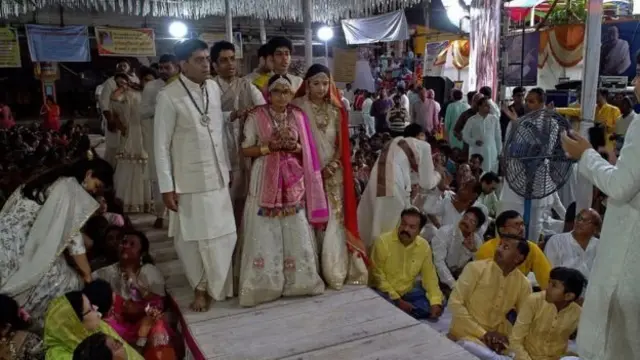 শত শত জৈন তরুণ তরুণী পরিবার ছেড়ে সন্ন্যাস জীবন বরণ করছে