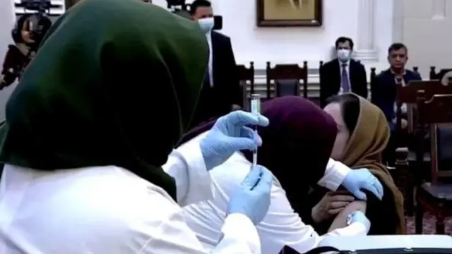 کورونا واکسین