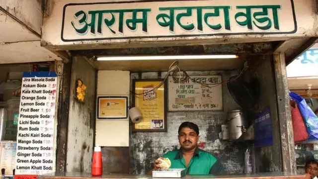 વડા પાવની દુકાન