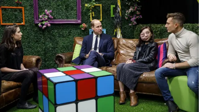 Príncipe William, Dodie Clark , Nikki Lilly e Riyadh Khalaf