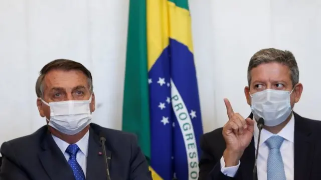 Jair Bolsonaro ao ladoapostas on lineapostas on line em caça níqueis de hong kongcaça níqueis de hong kongArthur Lira