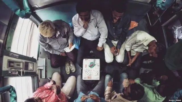 पत्त्याचा डाव रंगलाय रेल्वेत