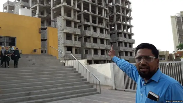 આર્થિક રીતે પછાત લોકો માટે જુહાપુરામાં બની રહેલા ઘરની તસવીર