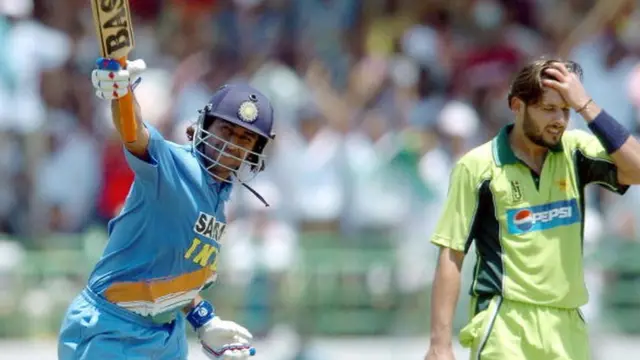 விசாகப்பட்டினம் ஒருநாள் போட்டியில் பாகிஸ்தானுக்கு எதிராக தோனி அடித்த சதம்