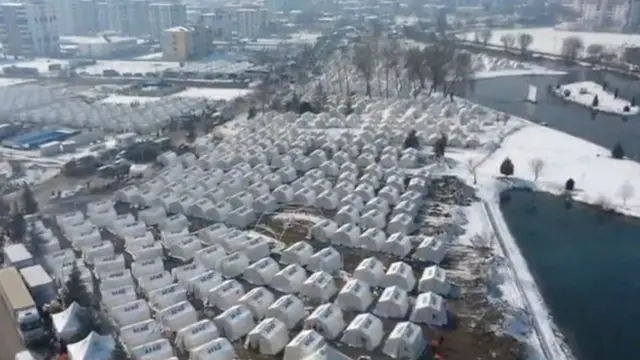 भूकंप के बाद लगे राहत शिविर