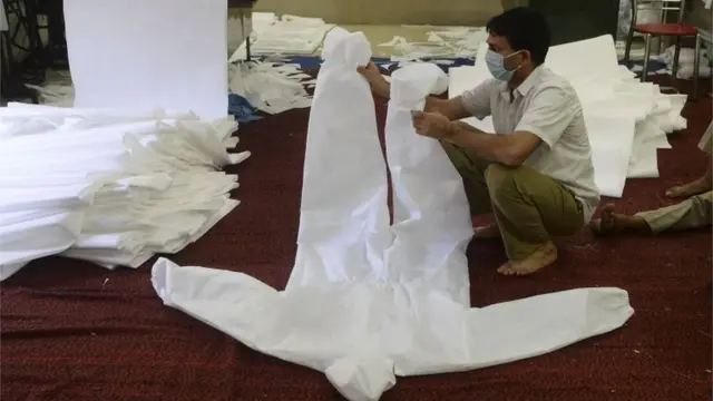 पीपीई किट की सिलाई