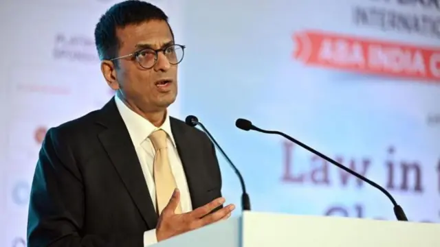 सरनायायधीश चंद्रचूड