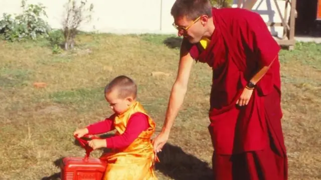 ઓસેલનું તેમના માતા-પિતા સાથે કોઈ ભાવનાત્મક જોડાણ ન હતું