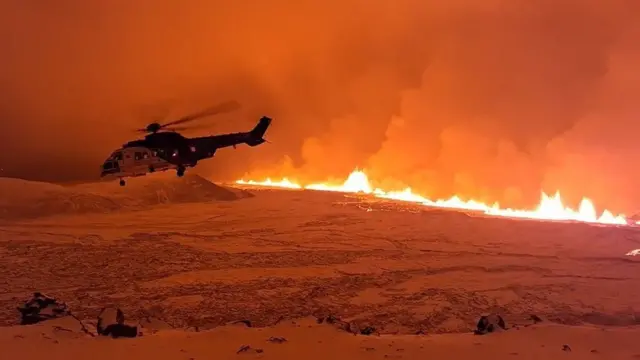 One helicopter dey fly for di scene of di volcano erution