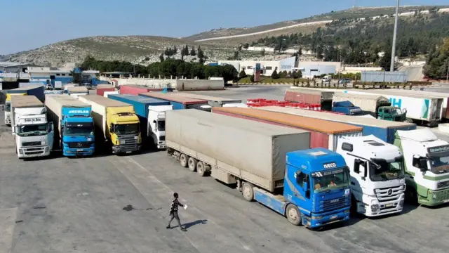 هر ماه صدها کامیون کمکرسانی از گذرگاه بابالهوا از ترکیه عبور میکنند