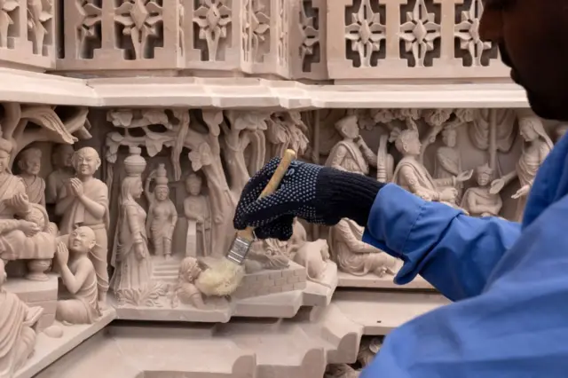 અબુધાબીમાં સ્વામિનારાયણ મંદિરનું ઉદ્ઘાટન