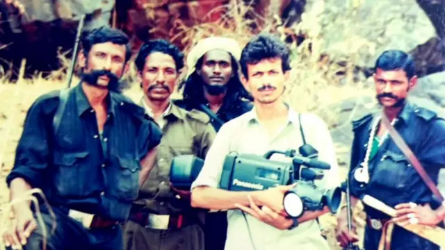 एका साप्ताहिकासाठी काम करणारे शिवसुब्रमण्यम 