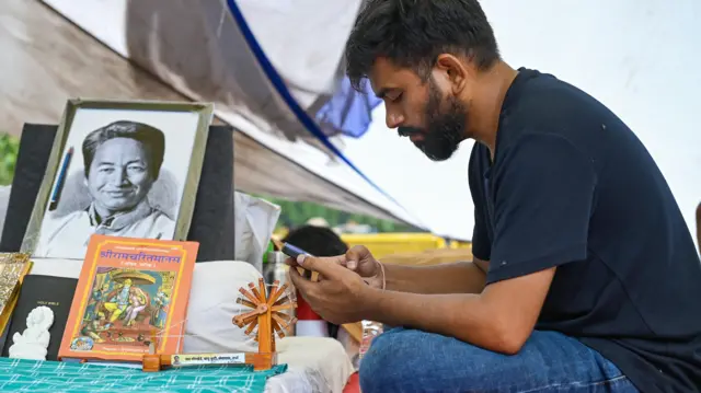 ধর্ণামঞ্চে সিজেপির প্রতিষ্ঠাতা অভিজিৎ দীপকে