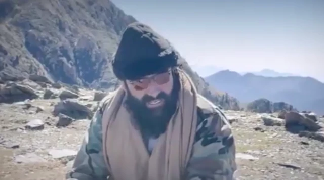 पाकिस्तानी तालिबानचे नेते नूर वली महसूद. हा फोटो 2025 मध्ये समोर आलेल्या एका व्हीडिओतून घेतला आहे.

