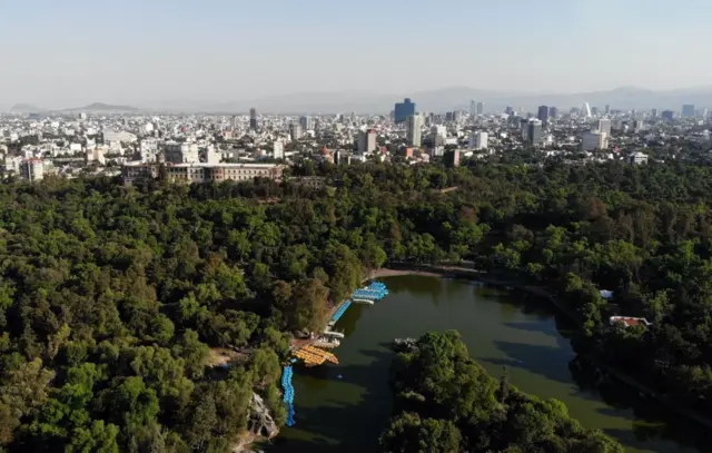 Vista aérea del bosque de Chapultepec, Ciudad de México.