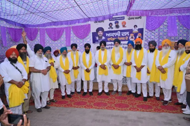 ਮਨਪ੍ਰੀਤ ਸਿੰਘ ਅਯਾਲੀ ਸਮੇਤ ਅਕਾਲੀ ਦਲ 'ਵਾਰਿਸ ਪੰਜਾਬ ਦੇ',ਹੋਰ ਆਗੂ।
