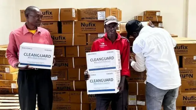 Cartons de médicaments.
