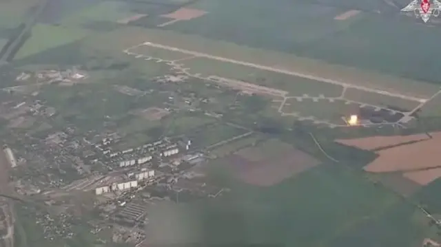 Shambulizi la kombora la balestiki la Urusi kwenye uwanja wa ndege wa Mirgorod katika eneo la Poltava mnamo Julai 1. Wizara ya Ulinzi ya Urusi ilisema iliharibu au kuharibu ndege saba za kivita za Ukraine. Ukraine haijathibitisha habari hii