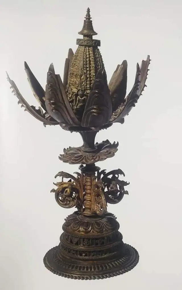 ပုဂံပြတိုက်မှာ ပြထားတဲ့ ရှေးဟောင်း ကြေးကြာဖူး ဓာတ်ပုံ 