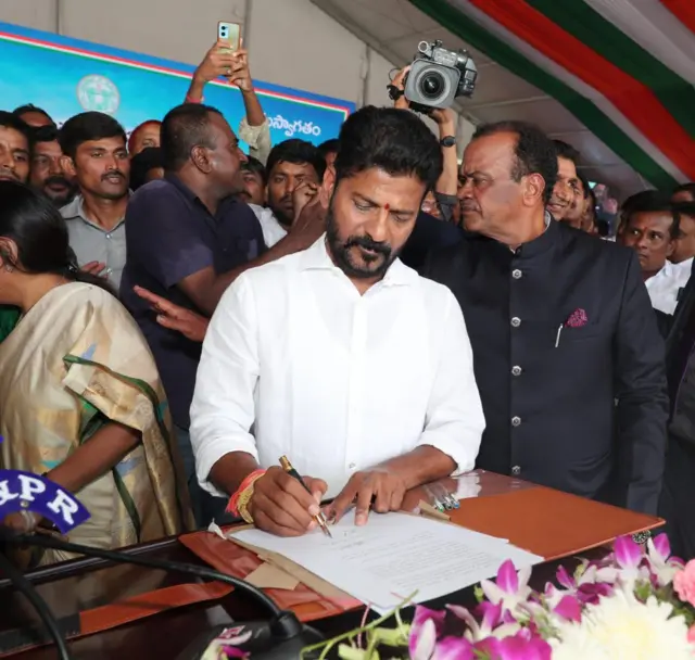 ప్రమాణ స్వీకారం చేసిన రేవంత్ రెడ్డి