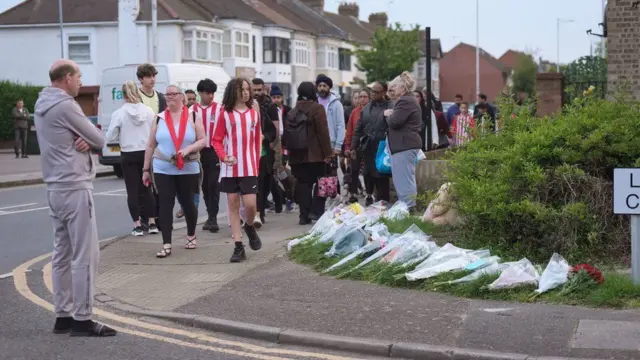 Daniel Anjorin: Arsenal pay tribute to 14-year-old London sword attack ...