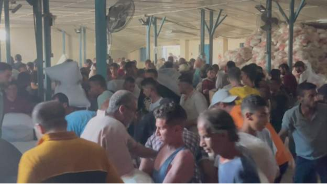 Pessoas carregando suprimentosunibet sport bonusGaza