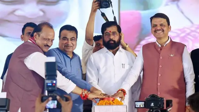 नितीन गडकरी, देवेंद्र फडणवीस, एकनाथ शिंदे आणि अजित पवार 