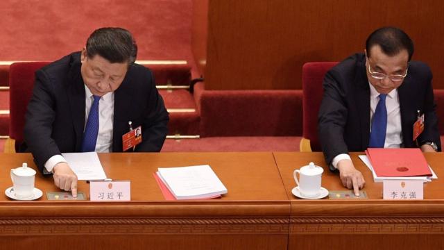 Chủ tịch Trung Quốc Tập Cận Bình, Thủ tướng Lý Khắc Cường bấm nút bỏ phiếu về luật an ninh Hong Kong ngày 28/5 tại Bắc Kinh