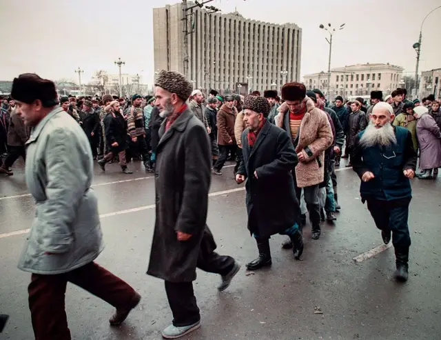 Танец чеченских мужчин в Грозном