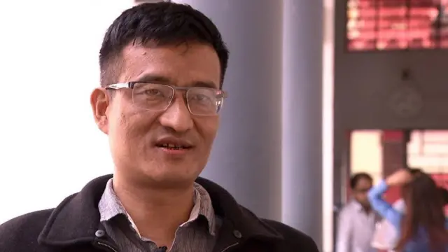 इम्ती ज़मीर राजनीति विज्ञान पढ़ाते हैं