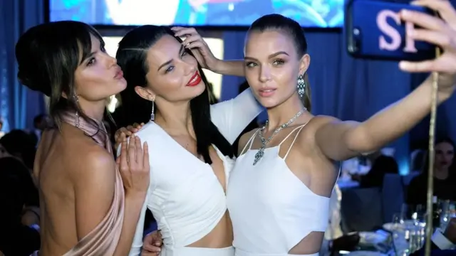 Соцмережі молоді жінки