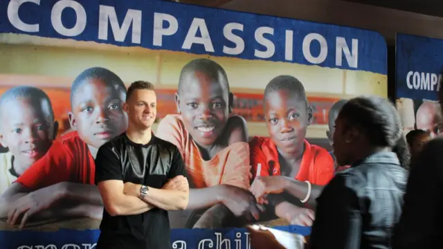 Asistente a la iglesia Vous Church